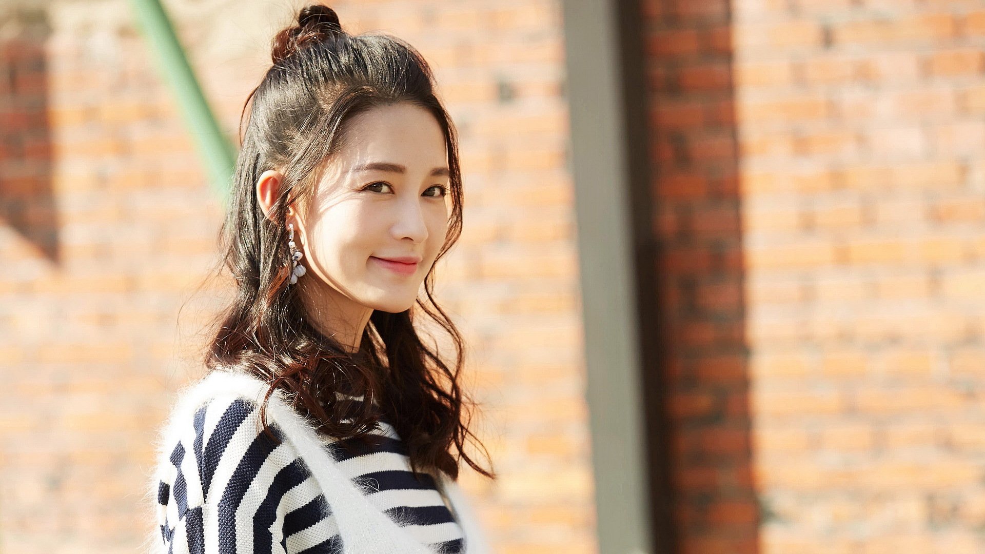 开云官方网站-莱斯特城青训新秀崭露头角，备受球迷瞩目，莱斯特城队员名单